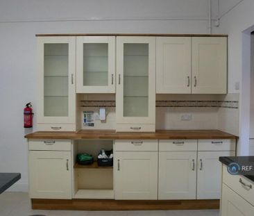 1 bedroom in a house share to rent - Photo 6