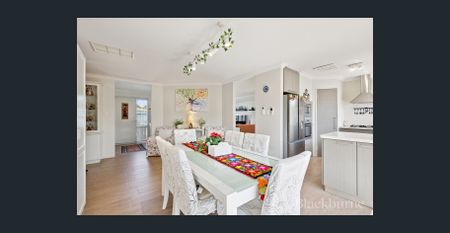 Light-Filled, Cozy Home in a Prime Claremont Location - Photo 4