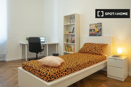 turin, Piedmont 10143 - Photo 2