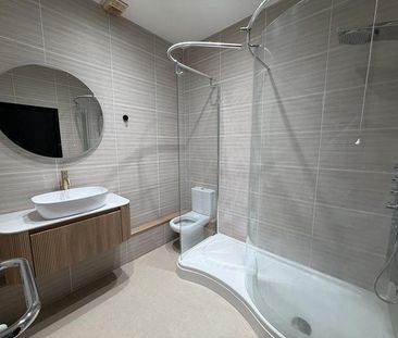 2 bedroom penthouse to rent - Photo 2