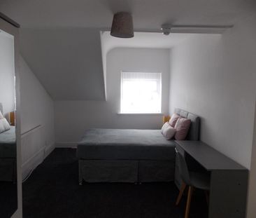 9 bedroom private hall to rent - Photo 5