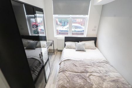 1 bedroom in a house share to rent - Photo 2