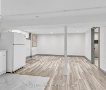 61 SUNDIAL CRESCENT - Photo 2