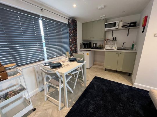 Detached house to rent - Photo 1