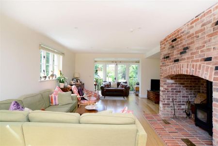 4 bedroom detached house to rent - Photo 3