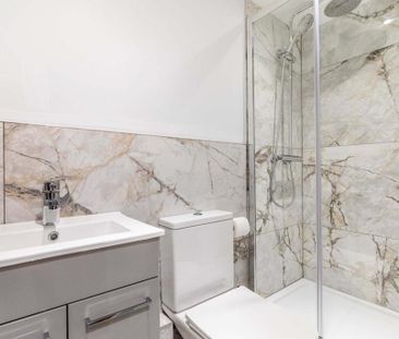 4 bedroom flat to rent - Photo 6