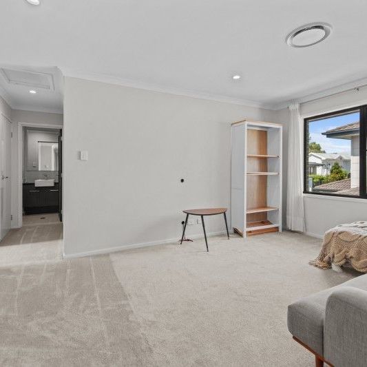 Stunning Home - Ducted Throughout - Chef&aposs Kitchen - Photo 1