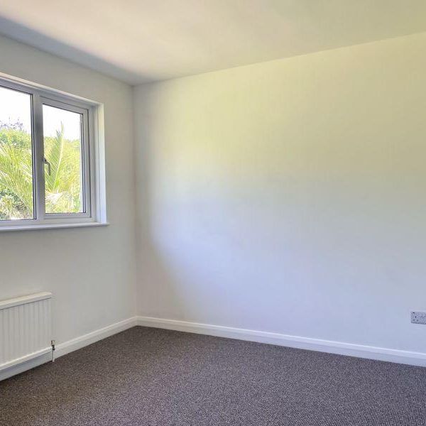 4 bedroom detached bungalow to rent - Photo 1
