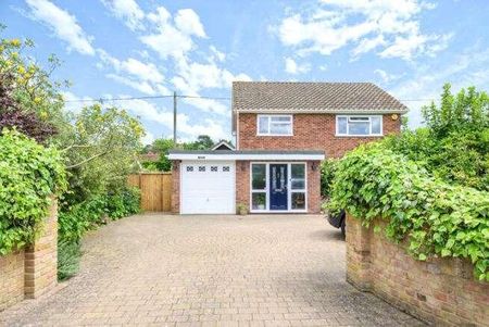 Back Lane, Bucks Horn Oak, Farnham, Hampshire, GU10 - Photo 2