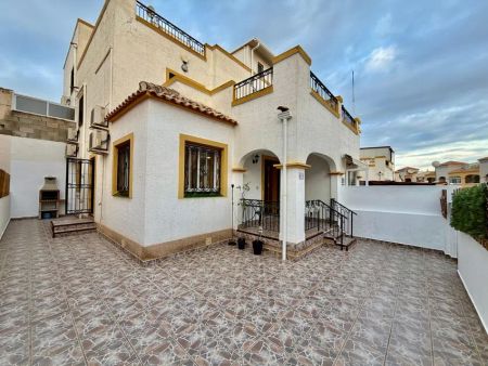 Alquiler de chalet adosado en Calle Lagunas de Ruidera - Photo 4