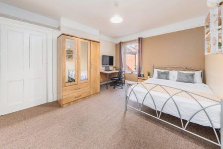 6 bedroom terraced house to rent - Photo 3