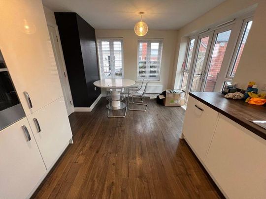 4 bedroom semi-detached house to rent - Photo 1