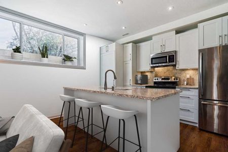 For Lease - 19 Ivy Lea Crescent, Toronto, Ontario - Photo 2