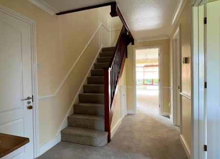 4 bedroom detached house to rent - Photo 4