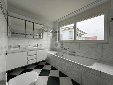 SPACIOUS WITH BALCONY AND PLENTY OF DAYLIGHT! - Foto 5