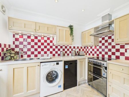 1 bedroom in a house share to rent - Photo 2