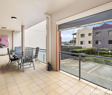 3 Bedroom Townhouse in Prime Location! - Photo 2