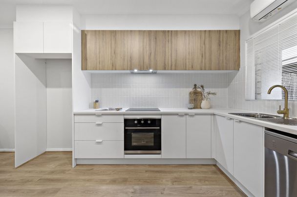 Low maintenance luxury living - Photo 1