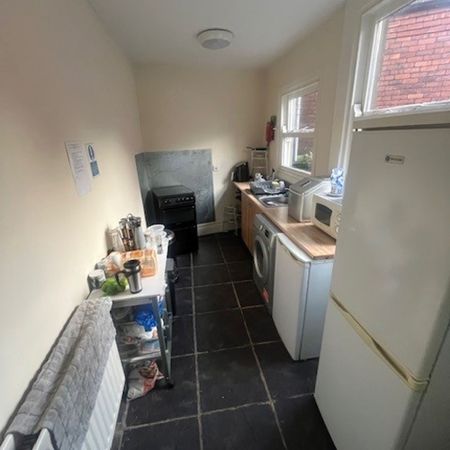 1 bed studio flat to rent in Stamford Street East, Ashton-under-Lyne, OL6 - Photo 3