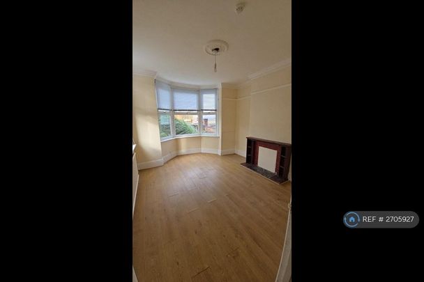 5 bedroom end of terrace house to rent - Photo 1