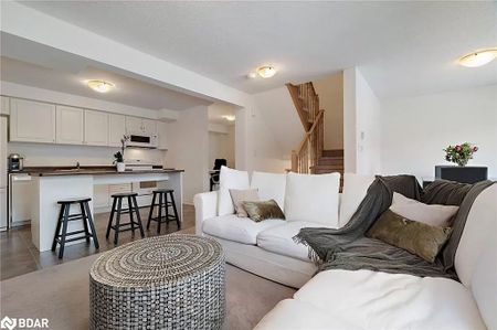 For Lease - 46 Andean Lane, Barrie, Ontario - Photo 3