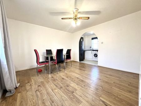 St. Aidans Court, Barking, IG11, Property for rent - Photo 2