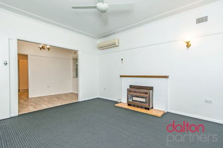 Renovated Three Bedroom Home - Photo 3