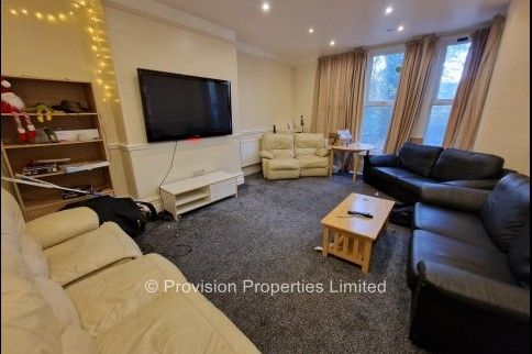 14 Bedroom Student House Properties Hyde Park Leeds - Photo 1