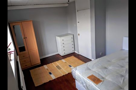 3 Bed Flat, Slippers Place, SE16 - Photo 2