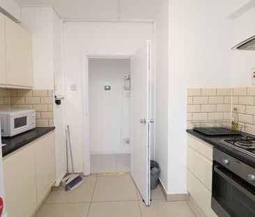 Room in a Shared Flat, Godwin House, E2 - Photo 3