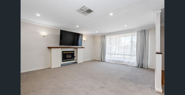 Lamington Location, with the added Bonus of a Pool!! - Photo 1