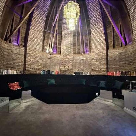 The Dome, Princess Park Manor, Royal Drive, N11 - Photo 1