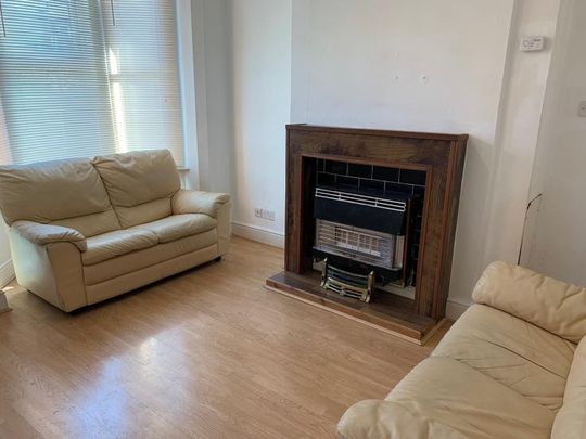 2 Bed Terraced House, Hartley Road, NG7 - Photo 1