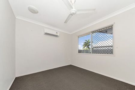 23 Daytona Drive, Kirwan - Photo 3