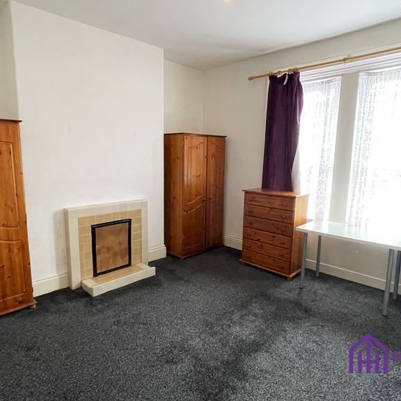 3 bedroom flat to rent - Photo 1