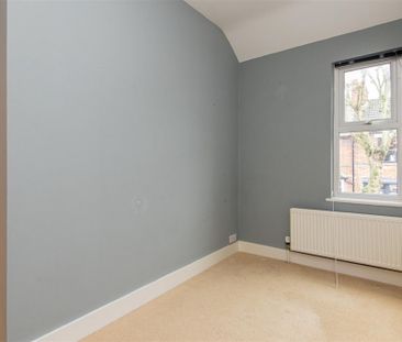 3 bed House - Mid Terrace To Let - Photo 5