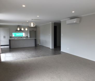 Brick and Tile Home in The Lakes - Photo 4