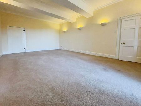 5 bedroom detached house to rent - Photo 2