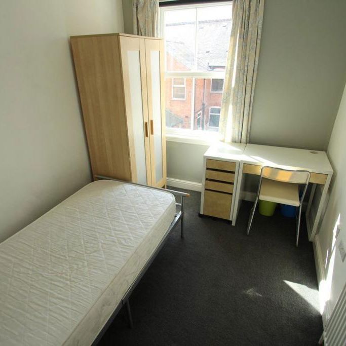 4 bedroom terraced house to rent - Photo 1