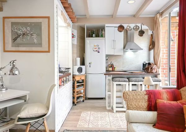 Calle de Fernández Caro, Madrid, Community of Madrid 28027