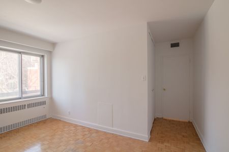 3555 Cote-des-Neiges Road - Photo 4