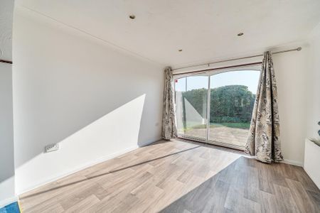 4 bedroom detached house to rent - Photo 2