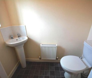 3 bedroom terraced house to rent - Photo 3