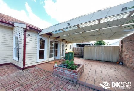 Great Family Home in Footscray - Photo 2