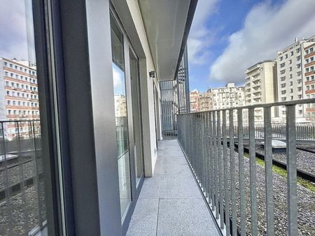 IXELLES: SUPERBE APPARTEMENT 2 CHAMBRES MEUBLE - Ixelles - Photo 4