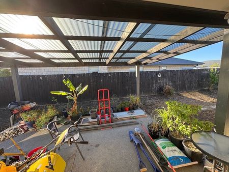 Family home in highly sought after location - Photo 4