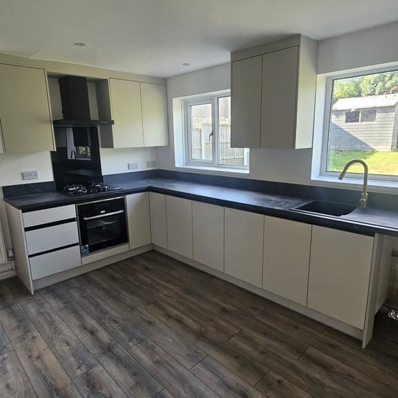 4 bedroom semi-detached house to rent - Photo 1