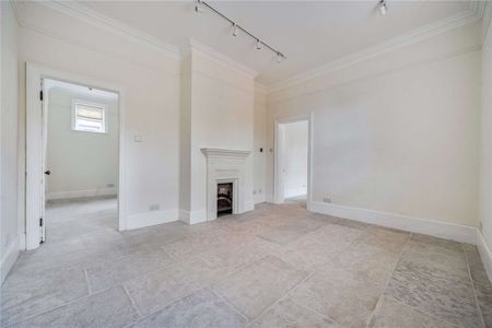 Elegant ground-floor one-bedroom apartment with Cathedral views. - Photo 3