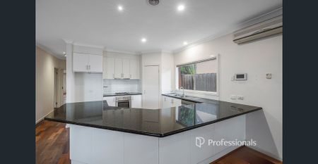 Spacious Family Home in Glen Waverley - Photo 5