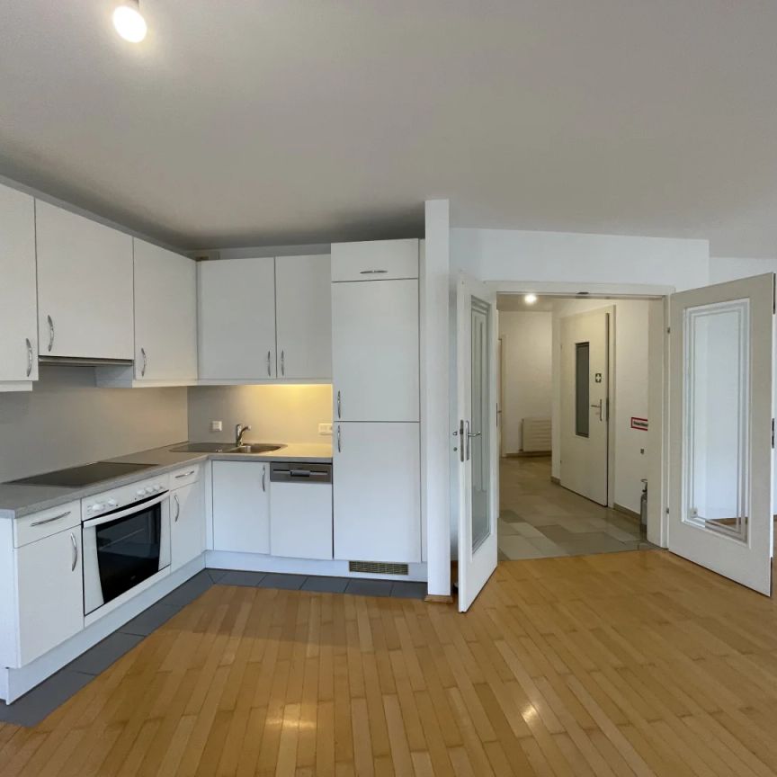 3 Zimmer Wohnung mit Gemeinschaftsdachterrasse direkt beim Karlsplatz! - Foto 1